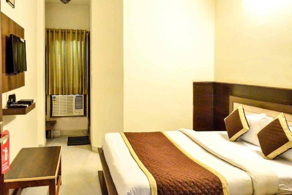 Hotel Airport Land Nueva Delhi Exterior foto